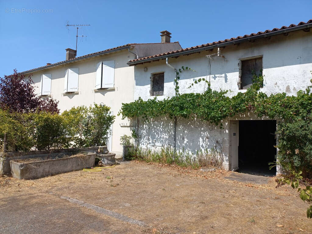 Maison à PRIN-DEYRANCON