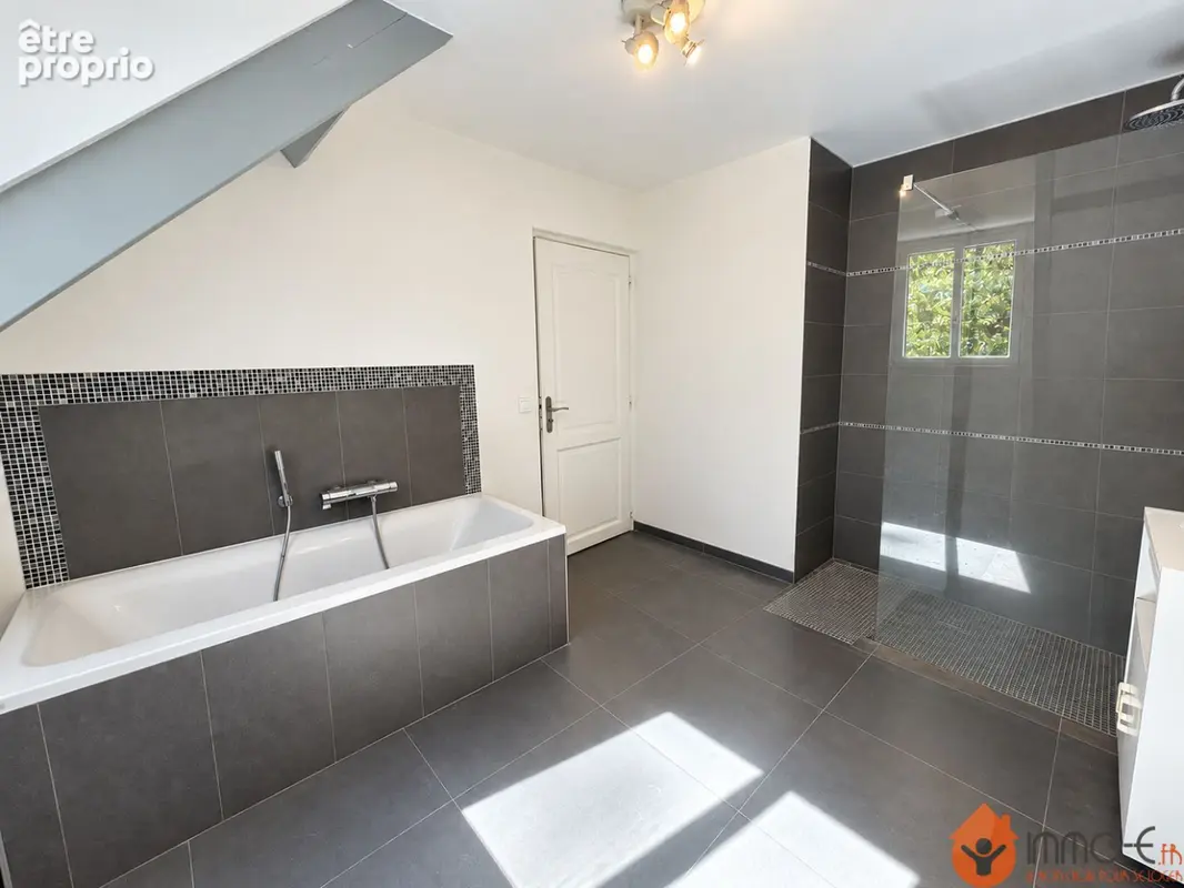 Maison 140 m² à Conde-Sainte-Libiaire  - photo 8
