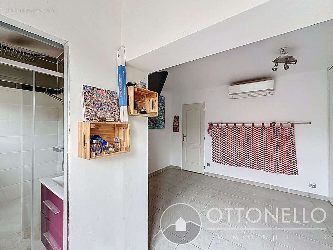 Maison à ROQUEBRUNE-SUR-ARGENS