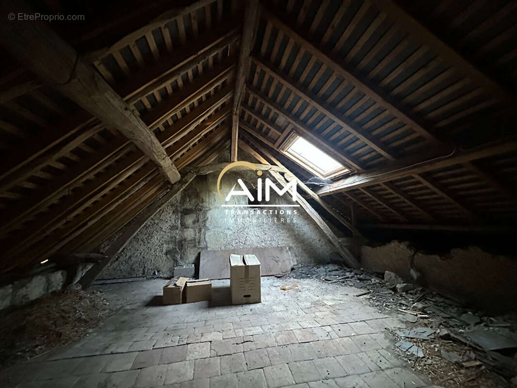 Maison à SAINT-ANTOINE-DU-ROCHER