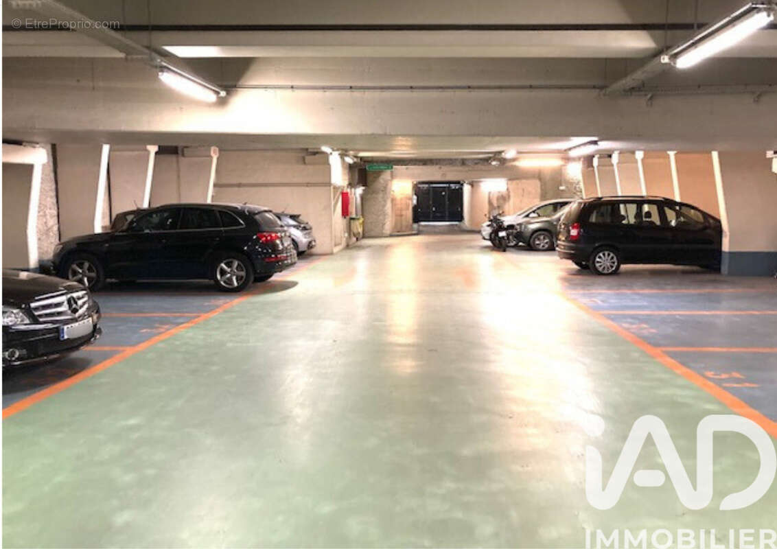 Photo 2 - Parking à PARIS-6E