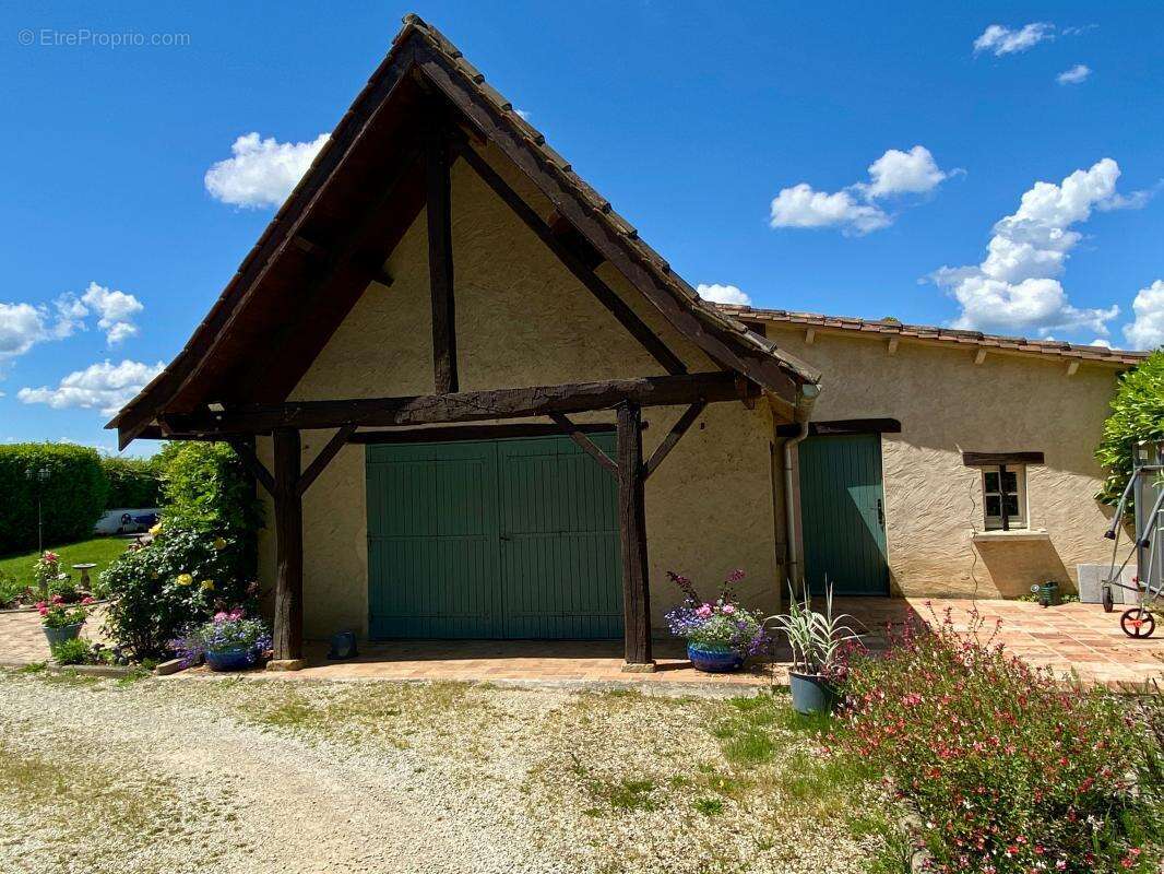 Maison à MAUZAC-ET-GRAND-CASTANG