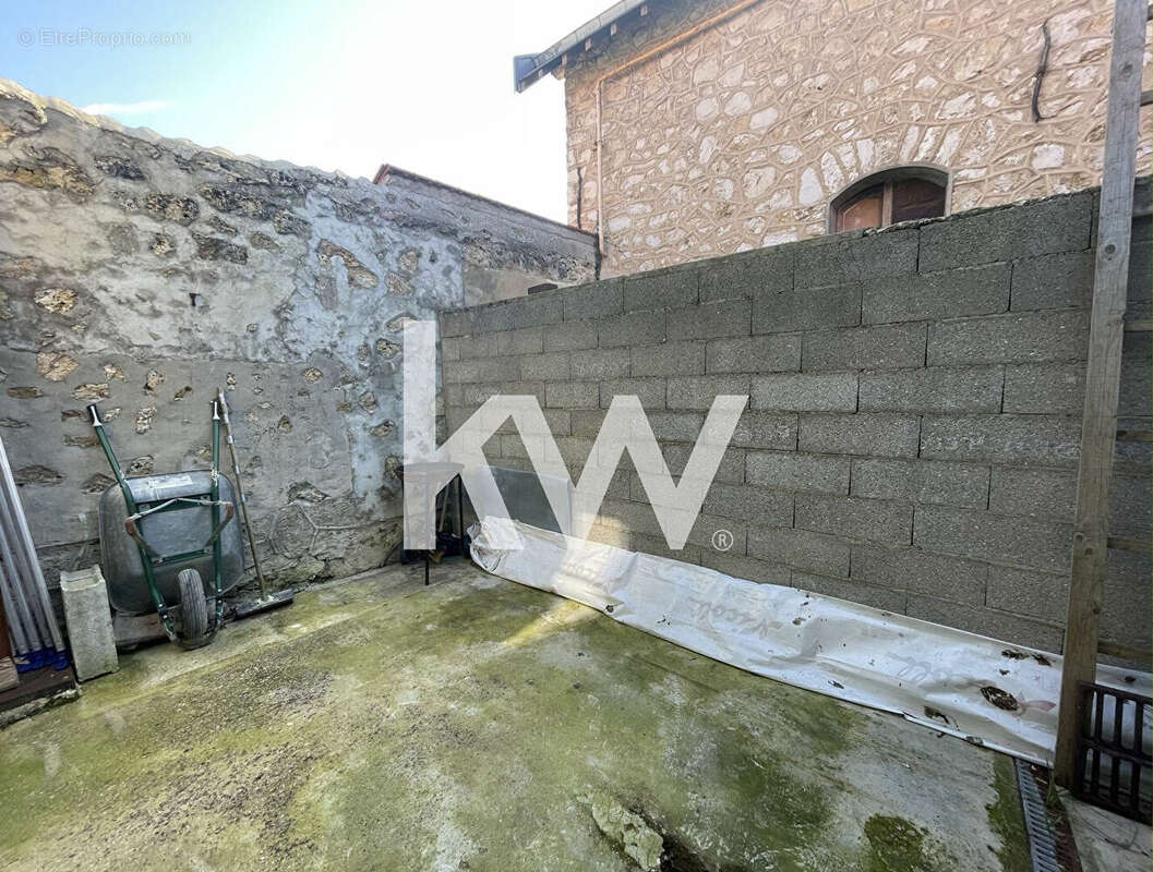 Maison à LE MESNIL-SUR-OGER