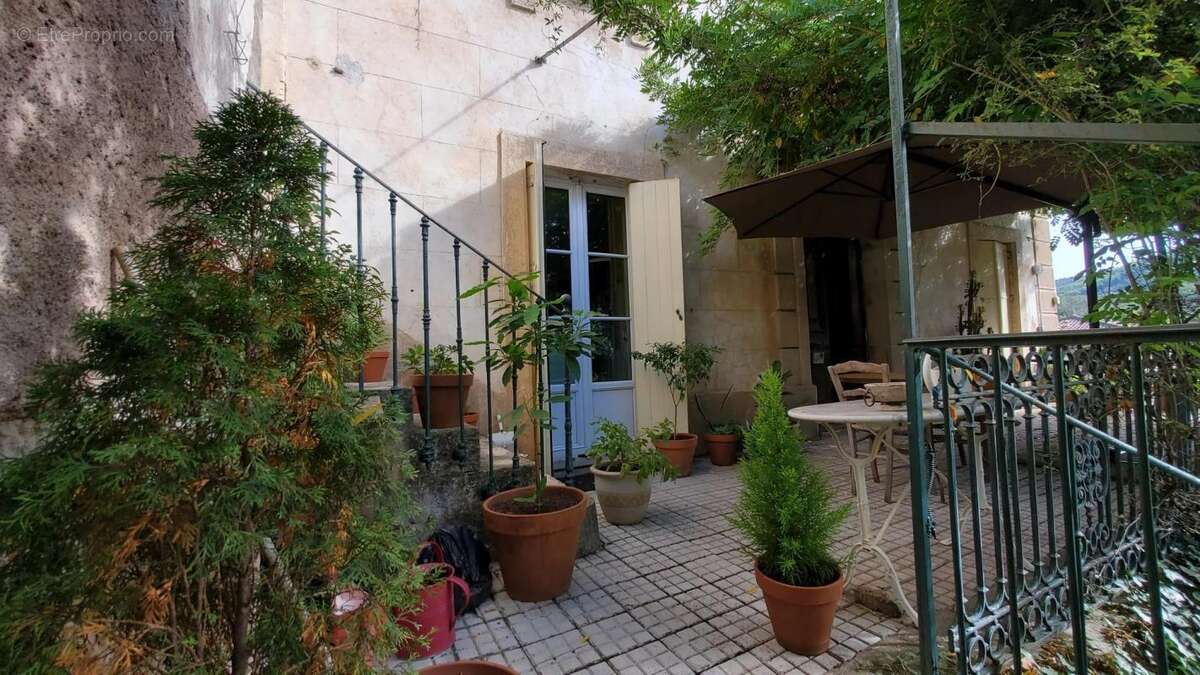 Maison à LA TOUR-SUR-ORB