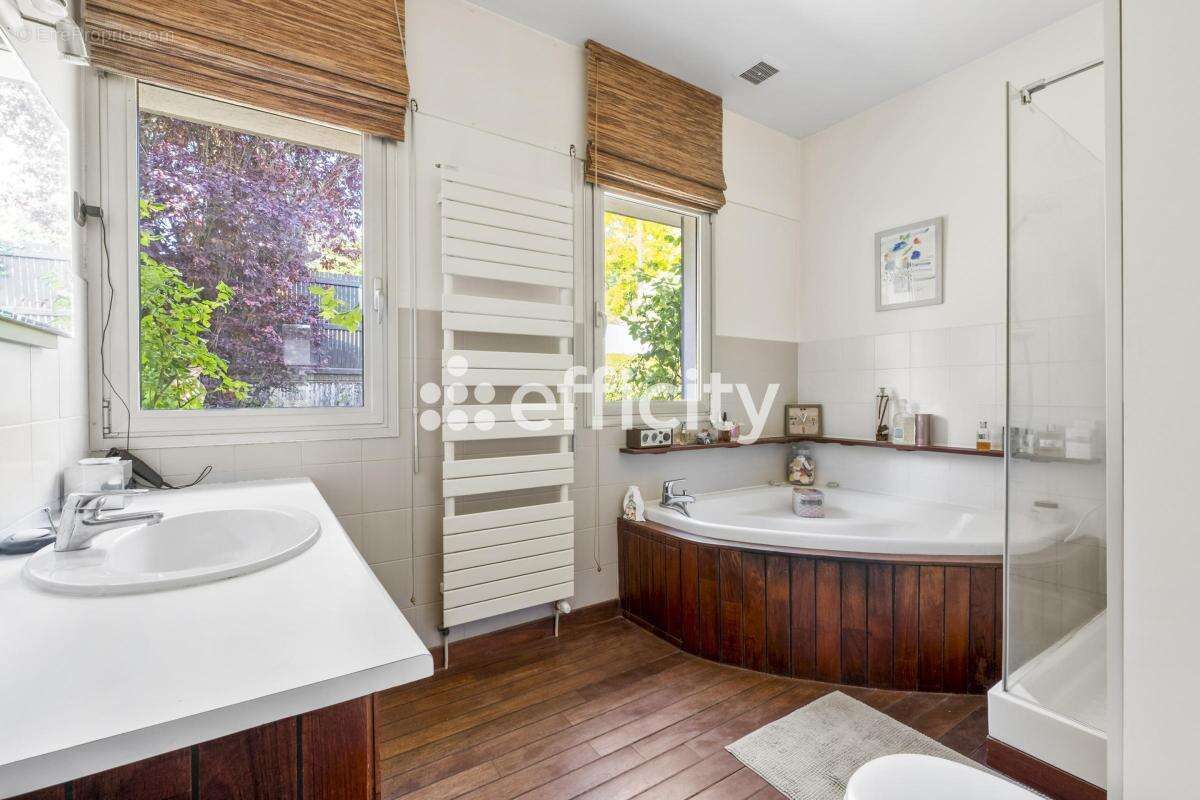 Maison à LA CELLE-SAINT-CLOUD