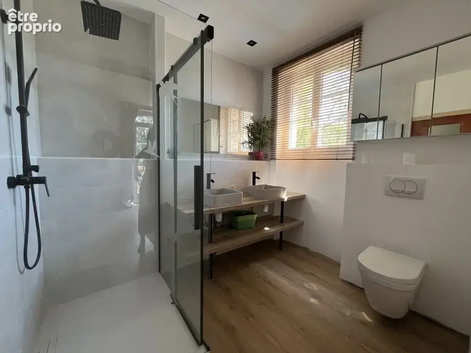 Salle d'eau avec wc