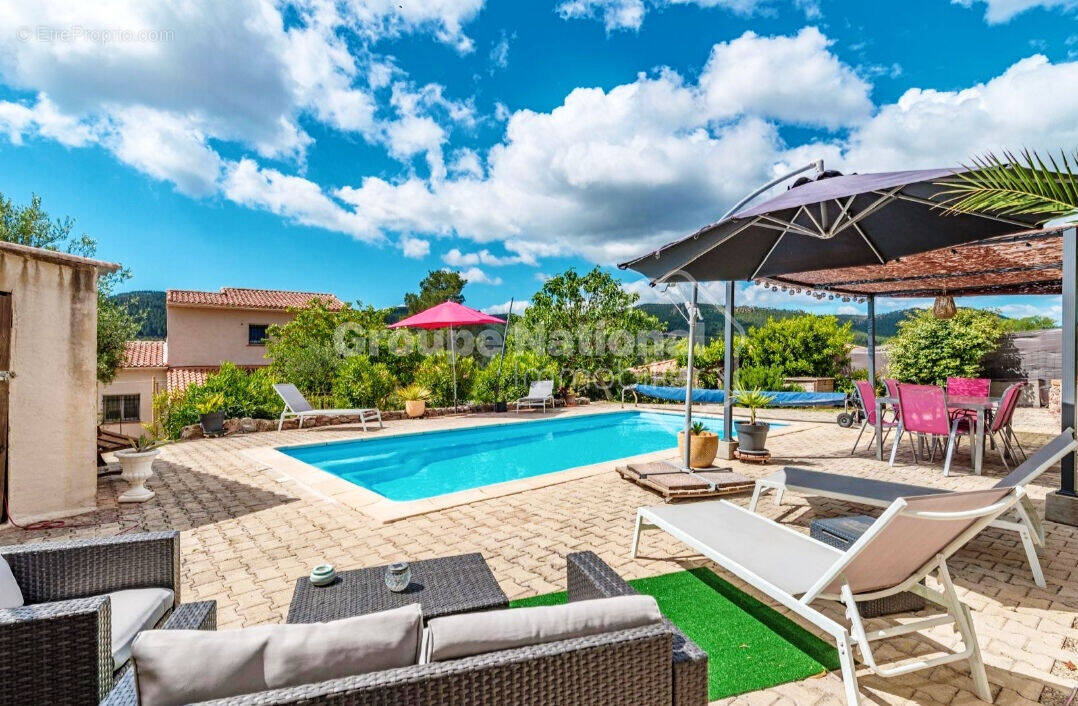 Maison à BAGNOLS-EN-FORET