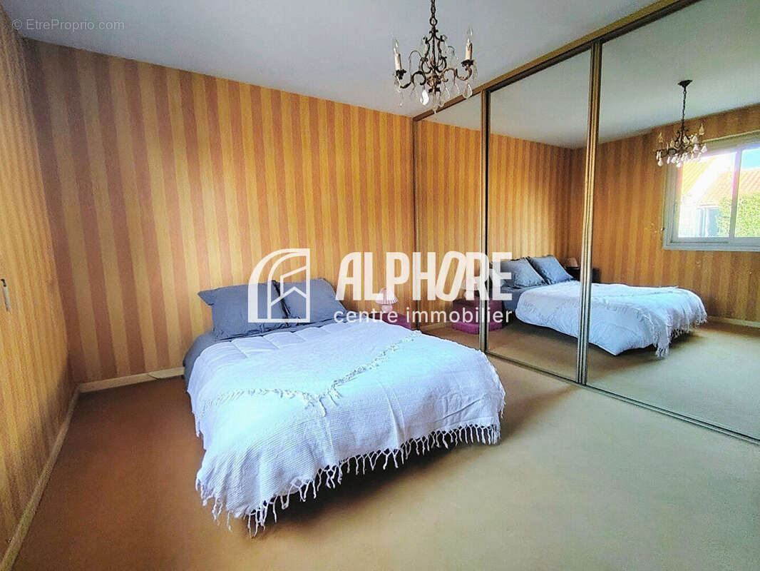 Maison de 167m2 à Cholet - 4 chambres, grand terrain et studio indépendant - photo 8