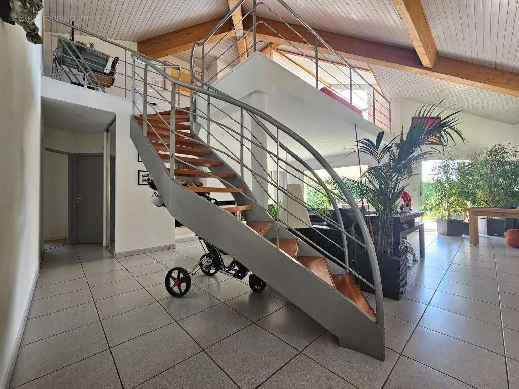 Demeure de prestige au coeur du Golf de Pessac   157 m2 avec - photo 4