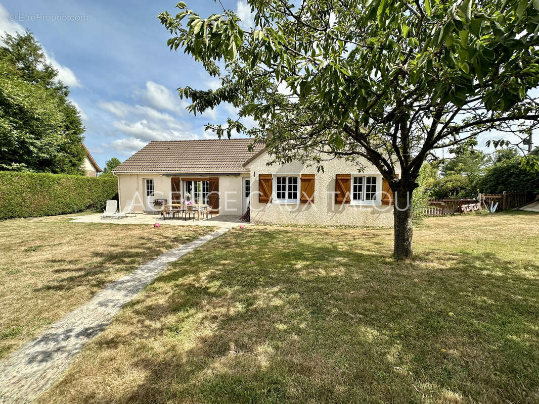 EN EXCLUSIVITÉ   Pavillon de plain-pied entièrement rénové   3 chambres   Terrain clos de 1 000 m2 - photo 2