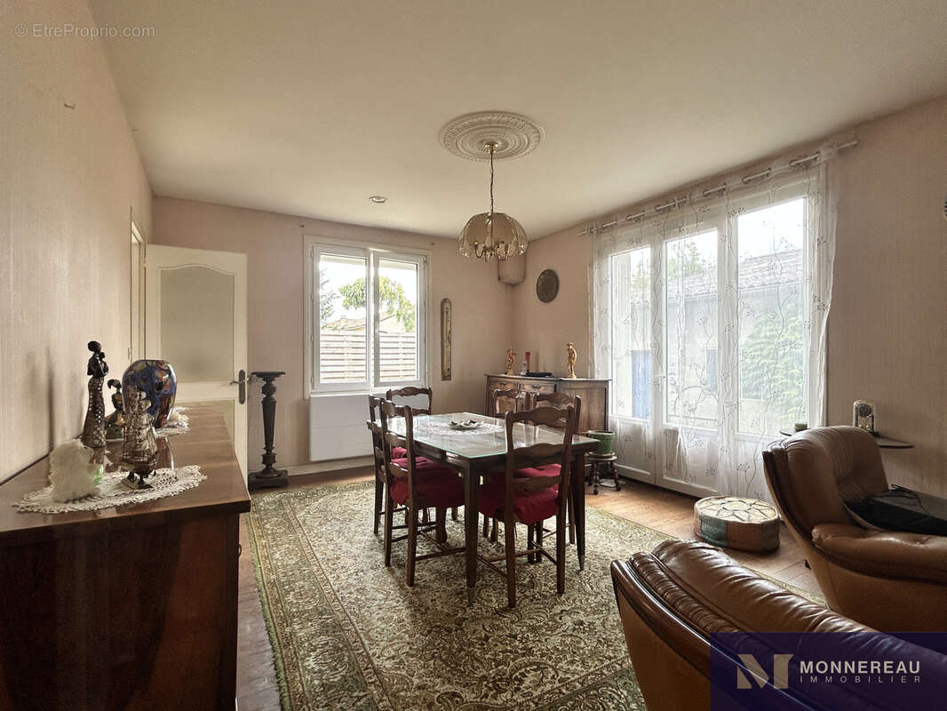 Maison à BAIGNES-SAINTE-RADEGONDE