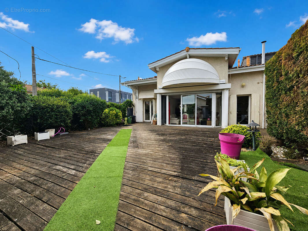 Maison familiale de 213 m² avec vaste terrasse / jardin, garage double - photo 4