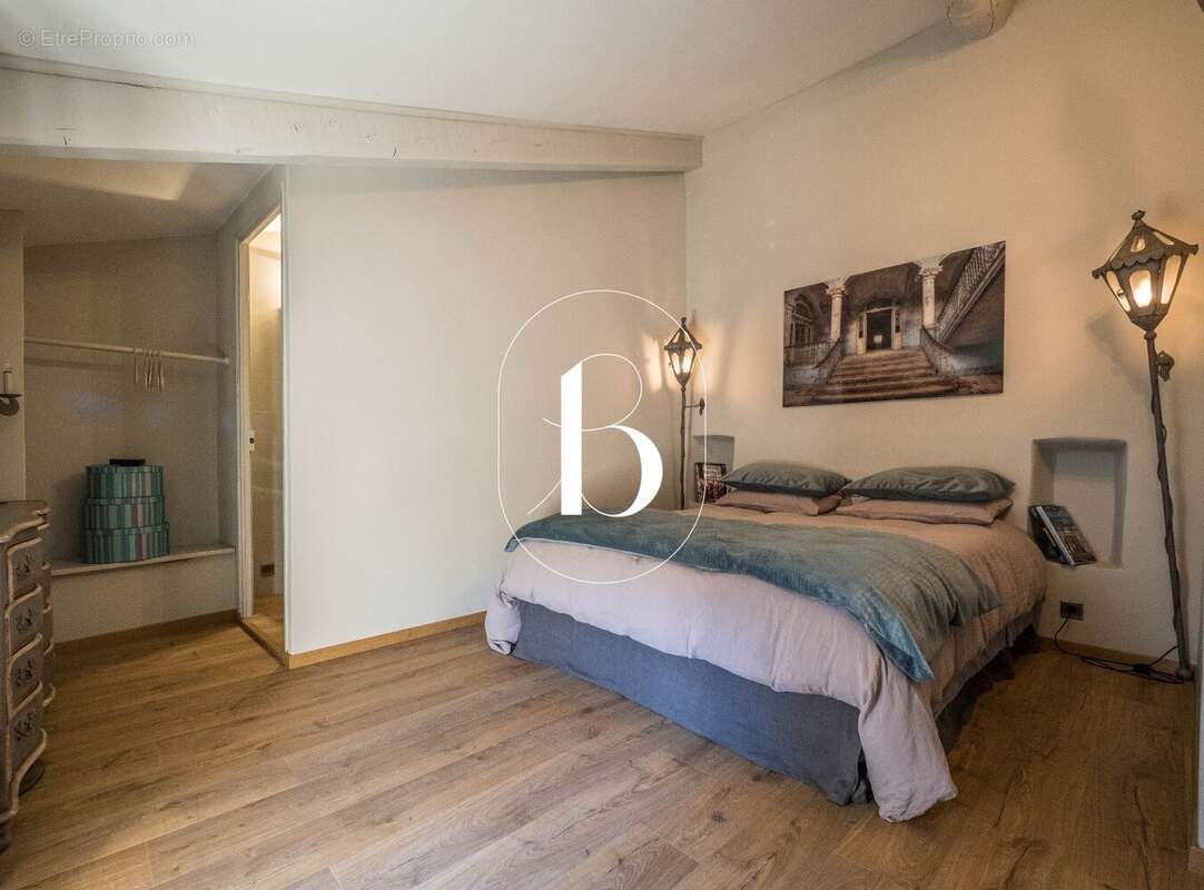 Maison à SAINT-LAURENT-DE-CARNOLS