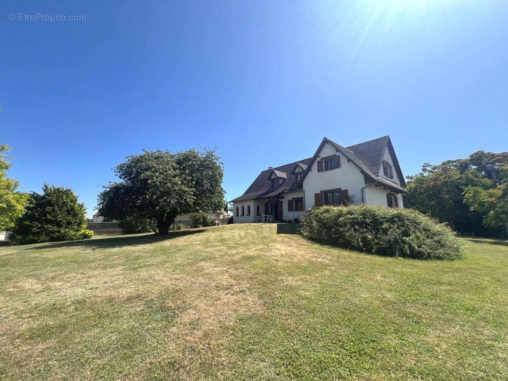 Maison à PONT-SUR-YONNE