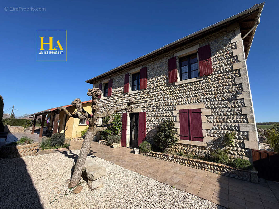Maison à LE GRAND-SERRE