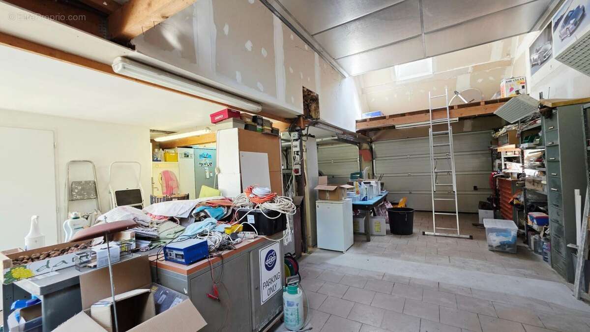 Maison 7 pieces 4 chambres piscine garages atelier - photo 16