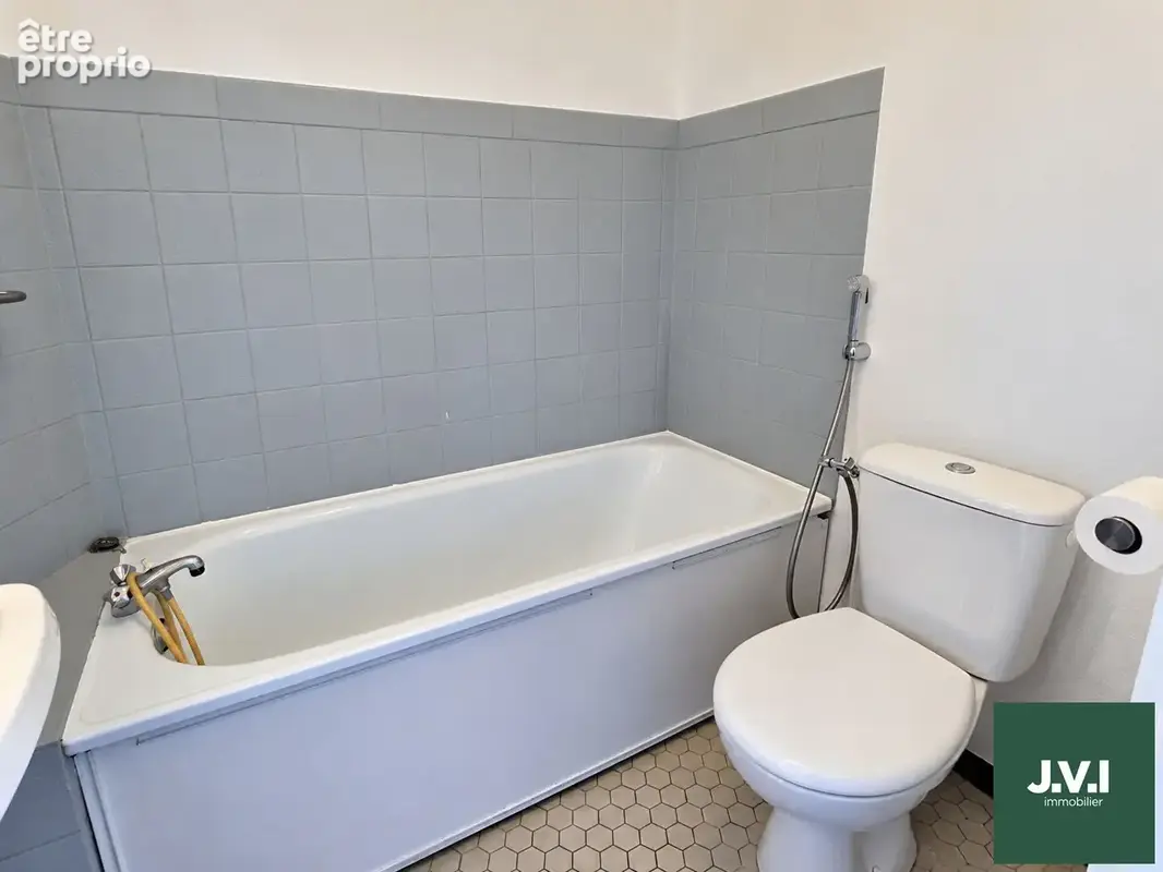 A vendre - Grand T1 - Centre-ville de Saint-Gratien - photo 7