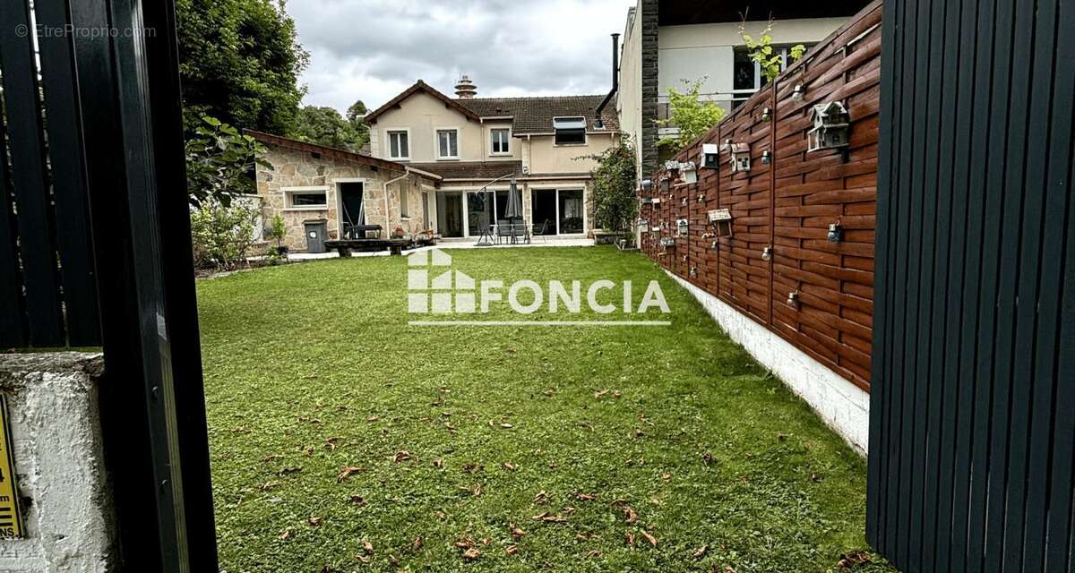 Maison à CHENNEVIERES-SUR-MARNE