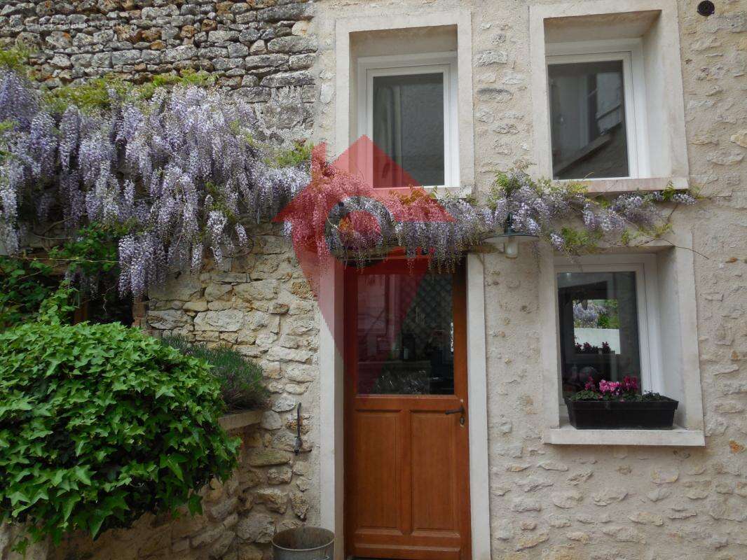 Maison de village pleine de charme à fort potentiel entièrem - photo 4