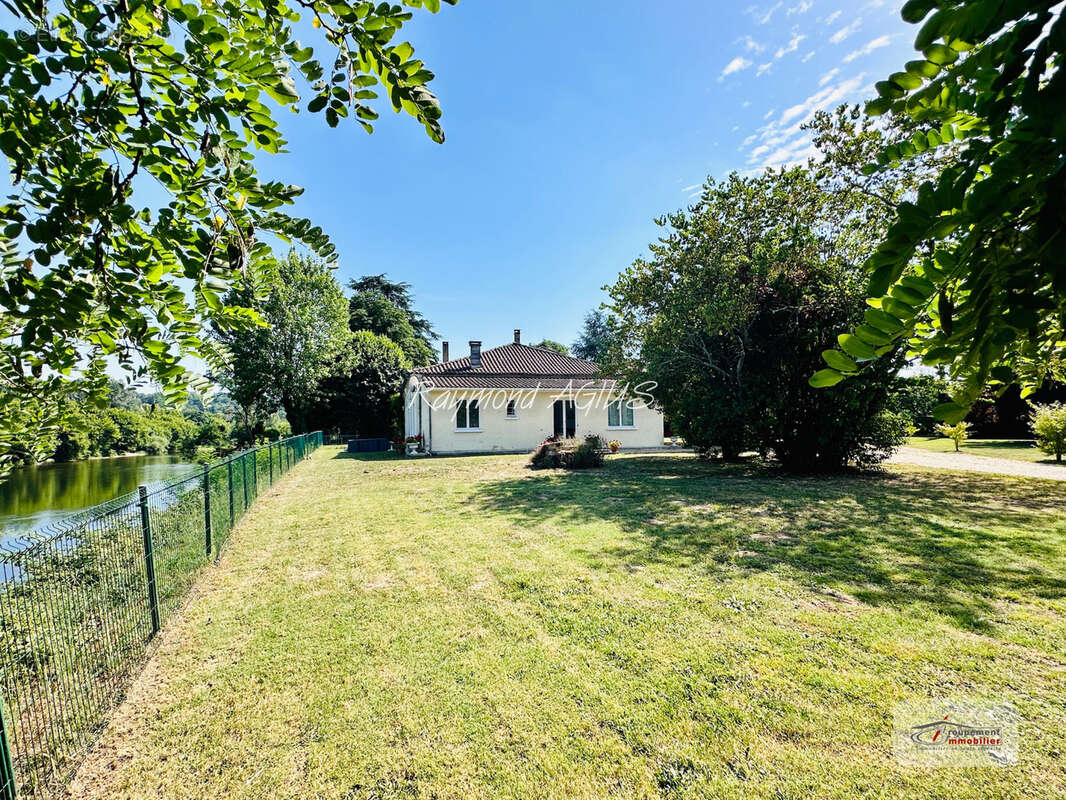 Maison à SAINT-EMILION