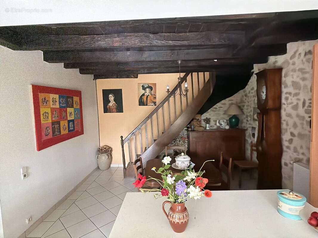 Une propriété chargée d'histoire qui évoque une atmosphère valencienne dès l'entrée - photo 4