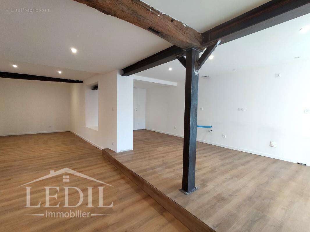 Maison à VIC-FEZENSAC