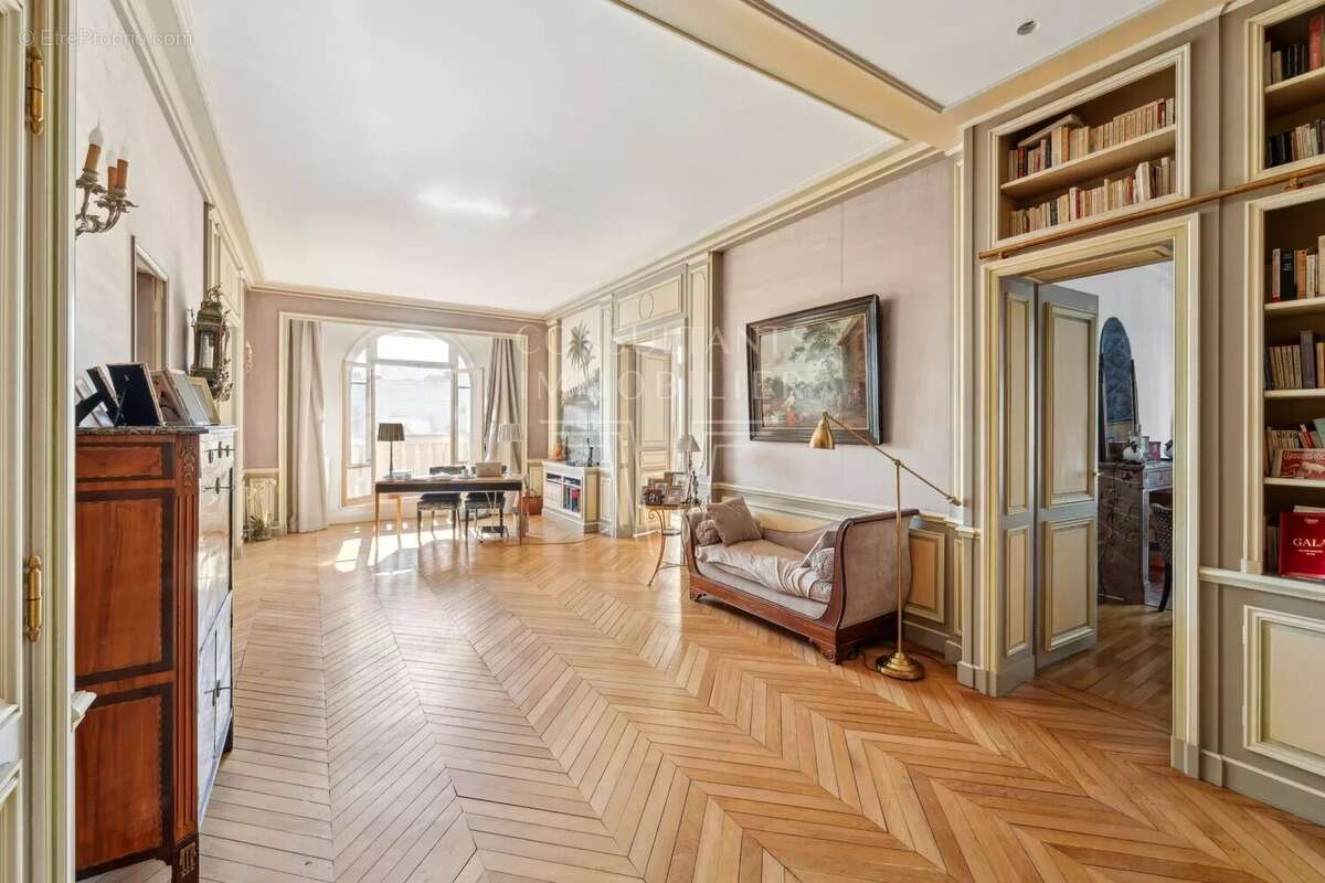 Appartement à NEUILLY-SUR-SEINE