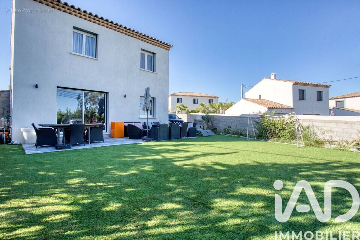 Photo 1 - Maison à ROQUEBRUNE-SUR-ARGENS