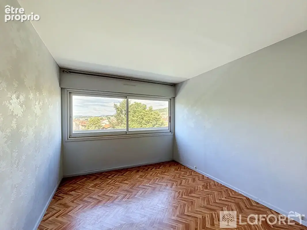 F4 de 101 m² / garage double, balcon et vue dégagée - photo 8