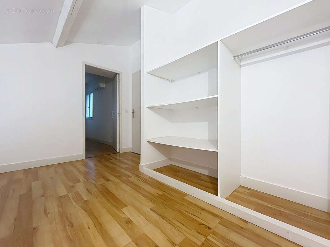 Appartement à MARSEILLE-2E