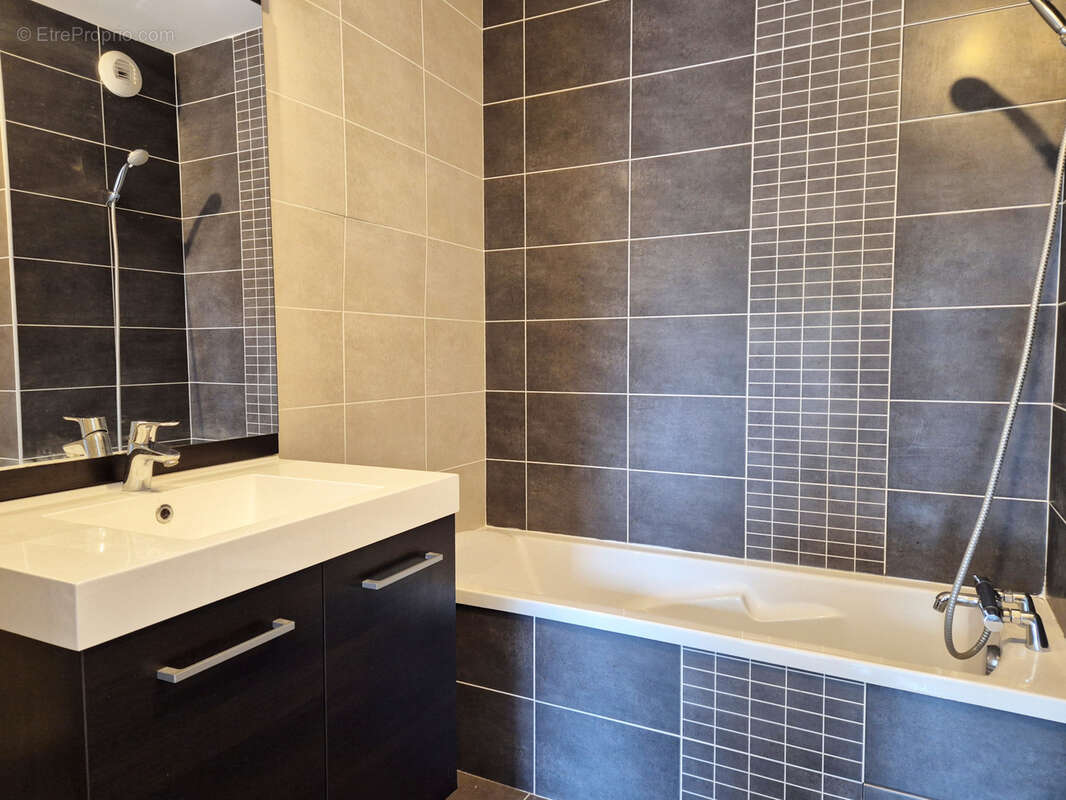 Appartement à NEUVILLE-SUR-SAONE