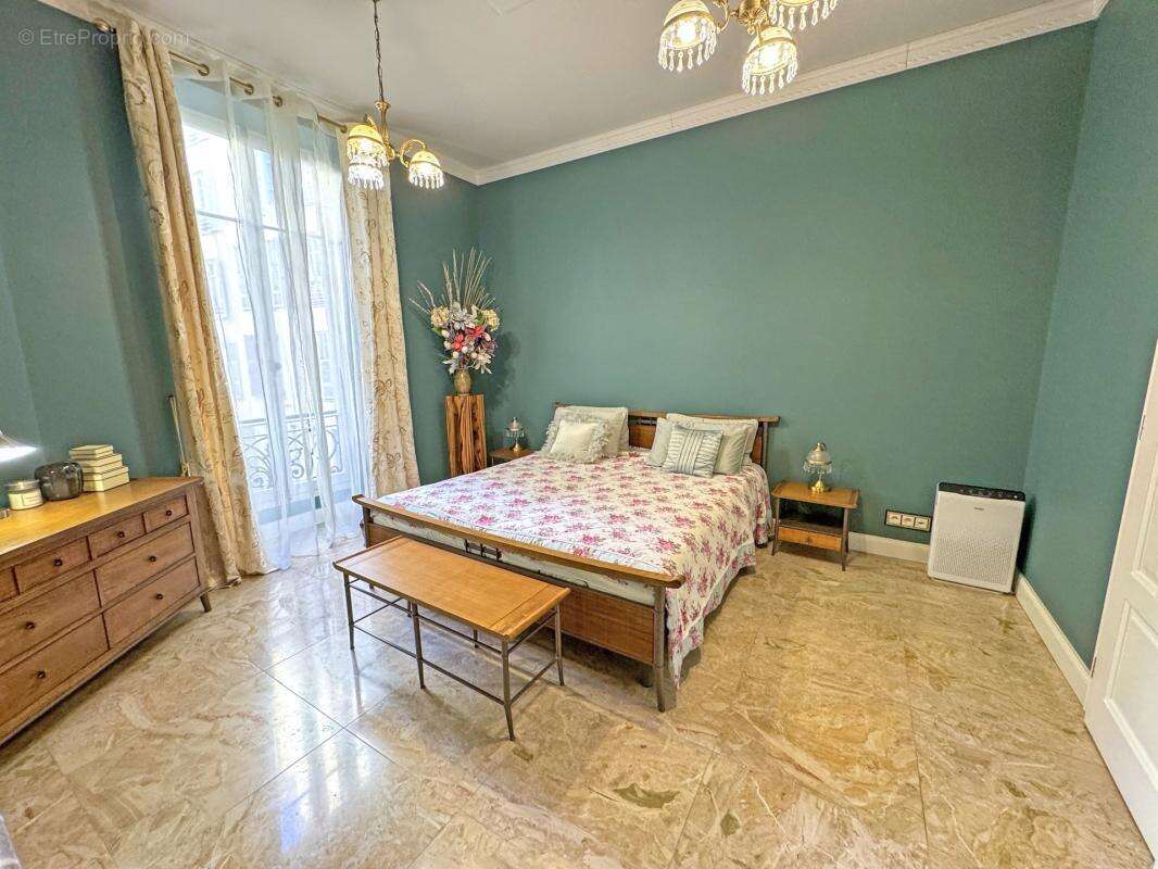 Bel appartement de caractère, 100 m², 3 chambres, Carré d’Or - photo 8