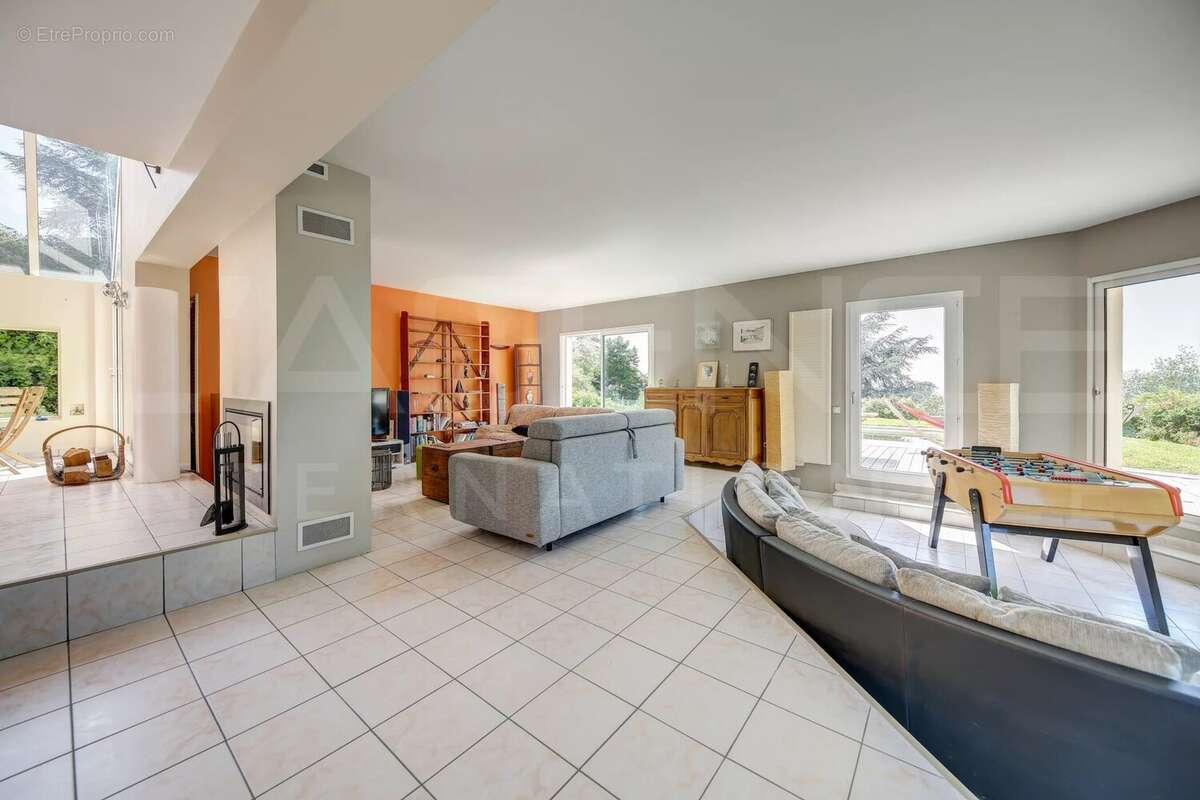 Maison familiale avec vue panoramique et piscine - photo 4