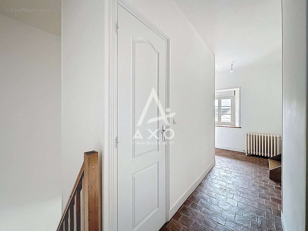 Maison à SAINT-VICTOR-DE-BUTHON