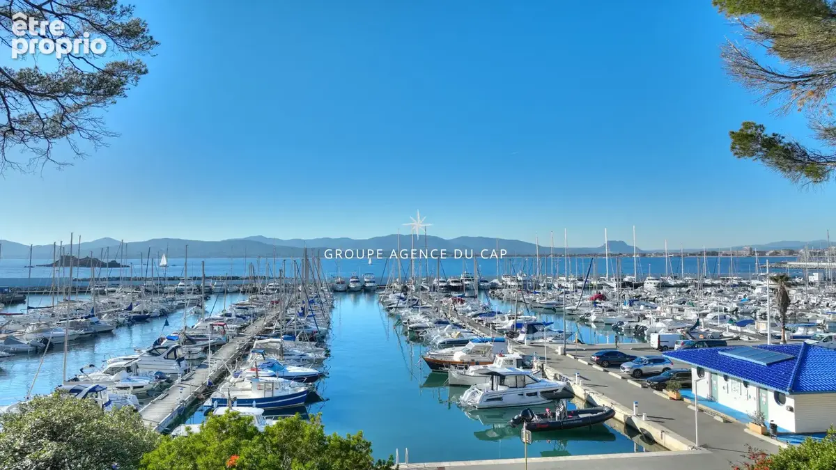 Villa de caractere sur le port santa lucia vue mer tout a pied avec piscine a saint raphael - photo 5