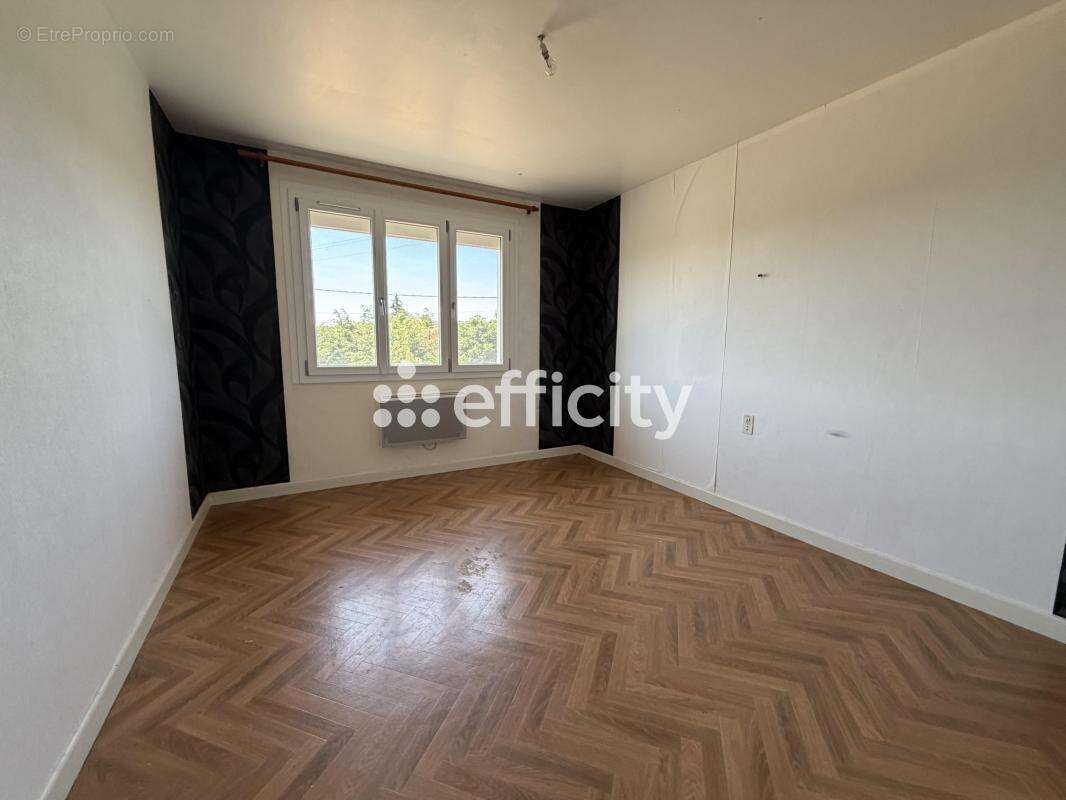 Maison 275 m² à Neronde-Sur-Dore  - photo 8