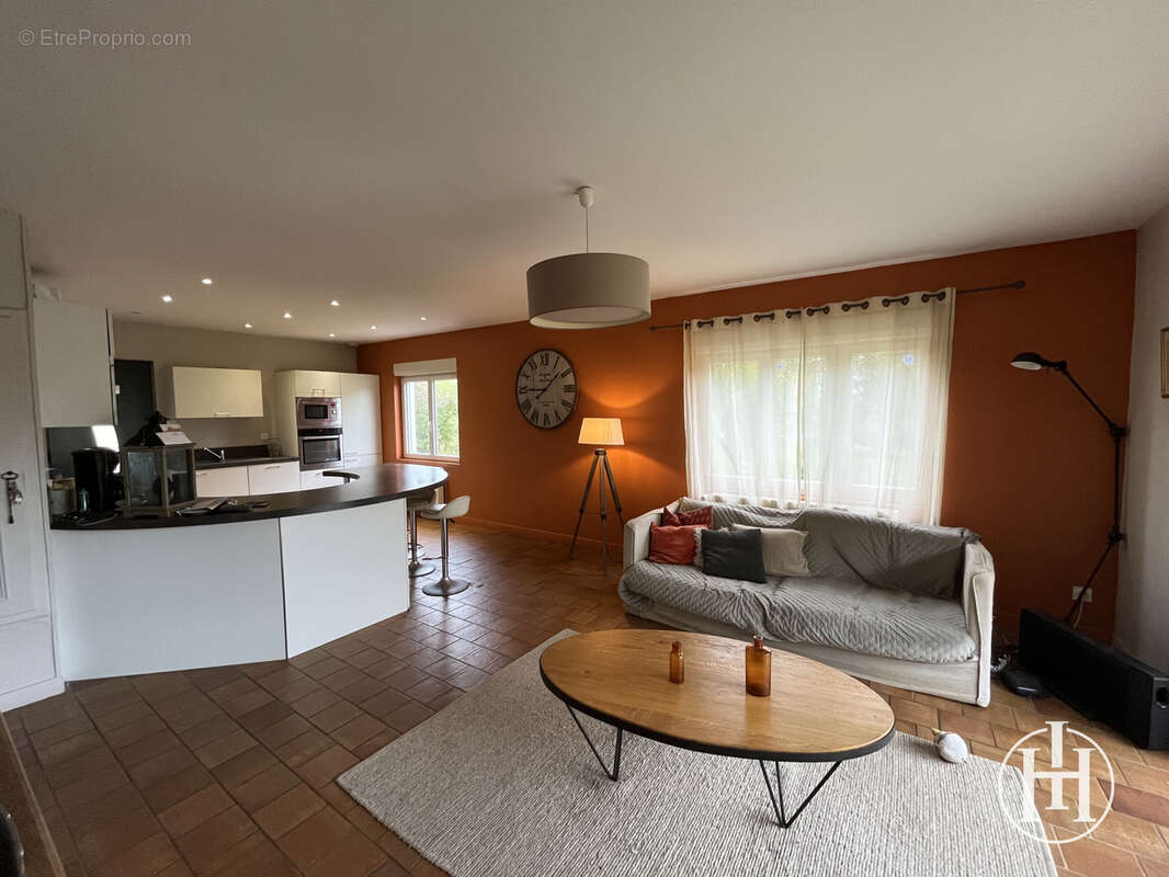 Maison à SAINT-LOUP-DES-CHAUMES