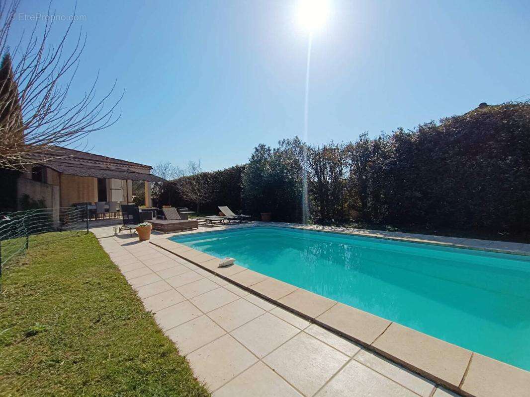 Maison à FONTVIEILLE