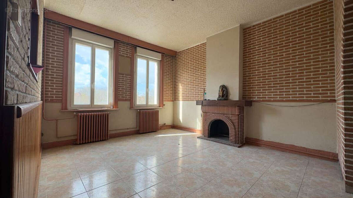 Maison à BRUAY-LA-BUISSIERE