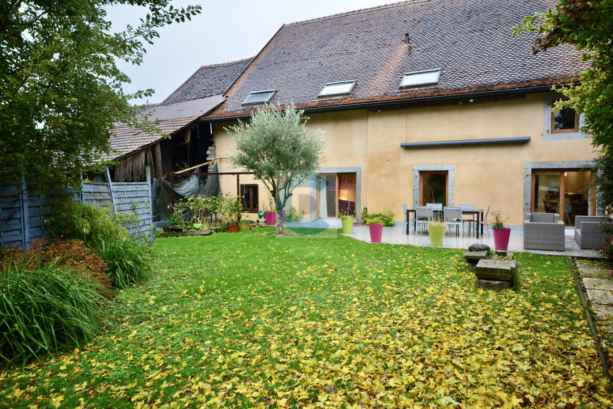 Maison à CORNIER