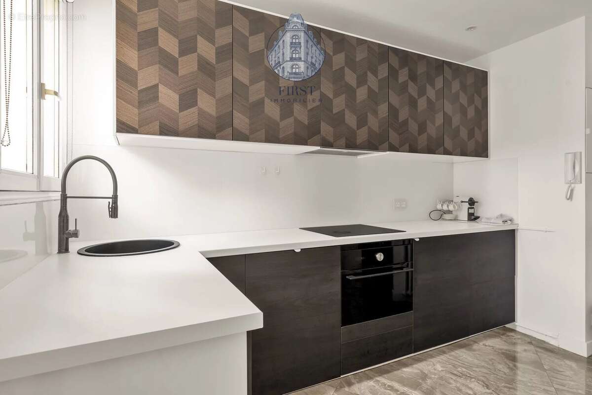 Appartement à PARIS-16E