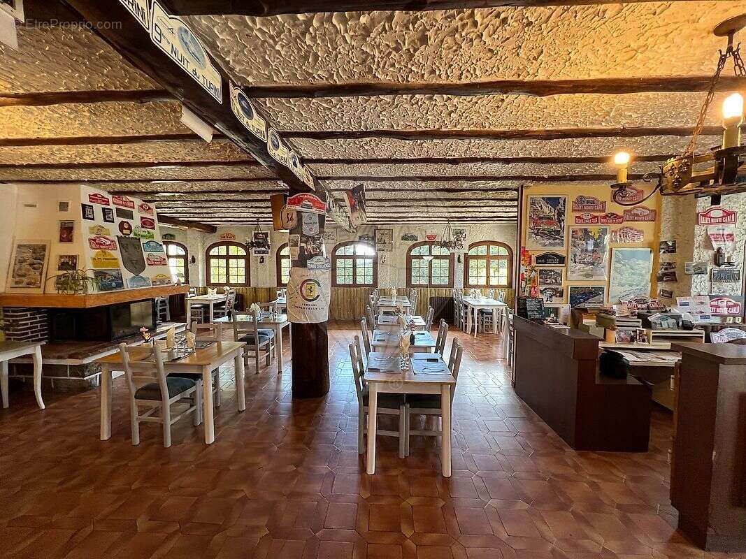 Commerce à L&#039;ESCARENE