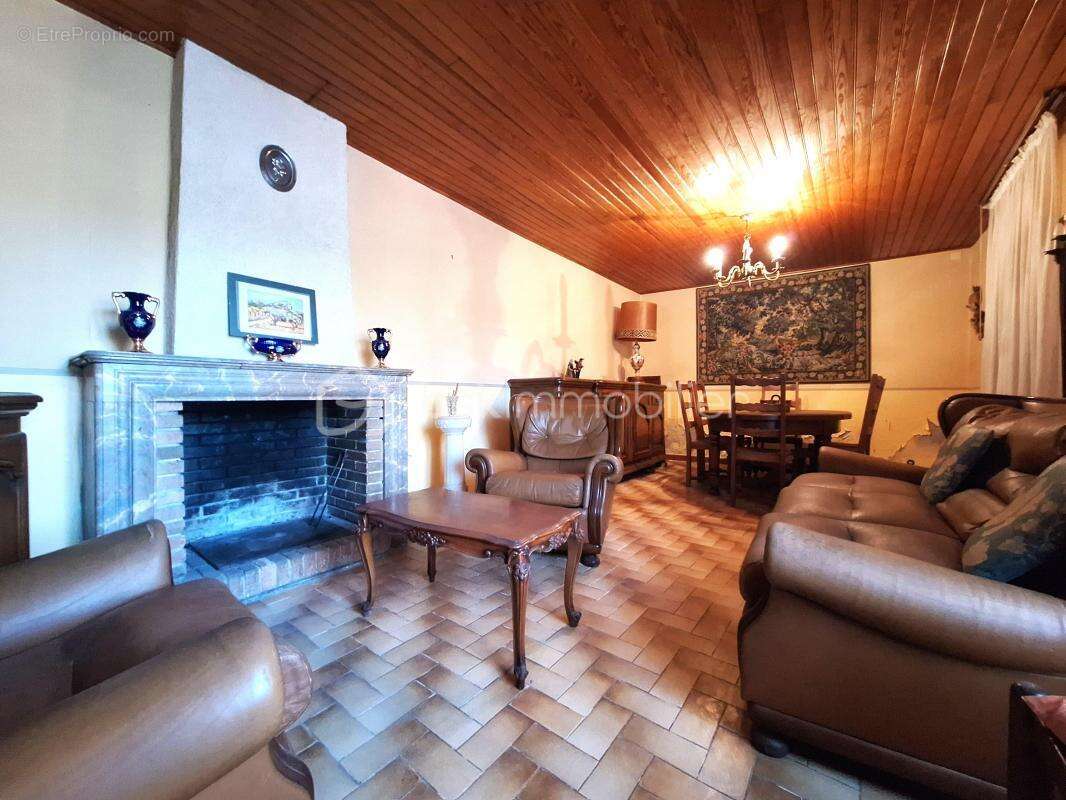 Maison de village - fort potentiel - 88 m2 - 3 chambres - cellier - grenier amenageable - terrasse - photo 4
