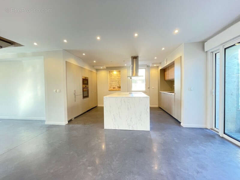 Maison à SAINT-YRIEIX-SUR-CHARENTE