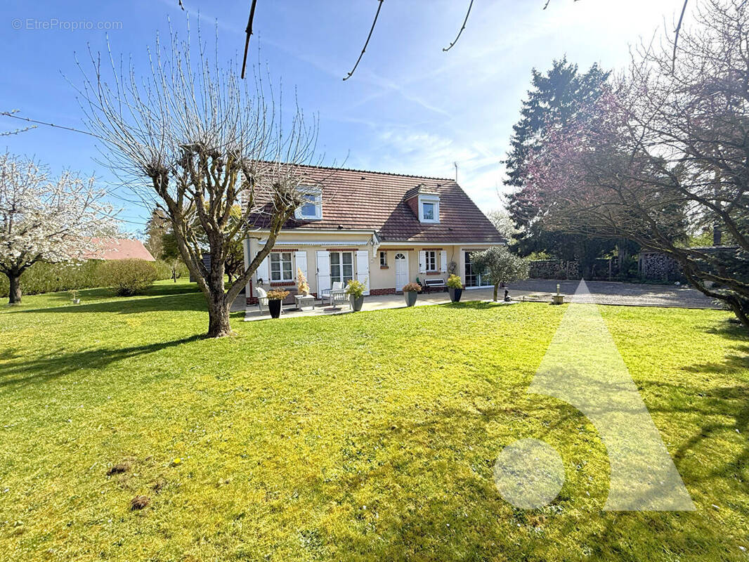 Maison à ESTREES-SAINT-DENIS