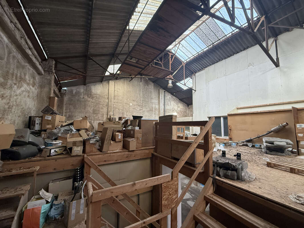 Commerce à SAINT-JEAN-D'ANGELY