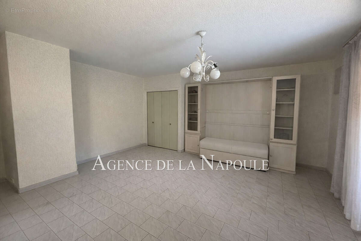 Appartement à MANDELIEU-LA-NAPOULE