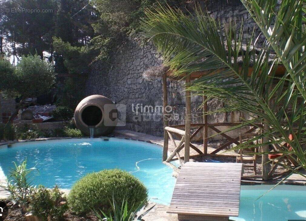 Commerce à MONTREDON-DES-CORBIERES