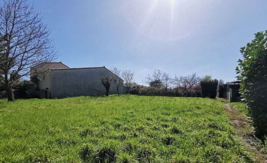 Terrain de 2067 m² à NIORT - photo 3