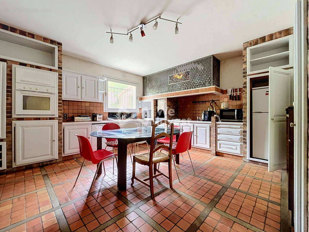 Maison 478 m² à Saint-Aubin-Le-Cloud  - photo 7